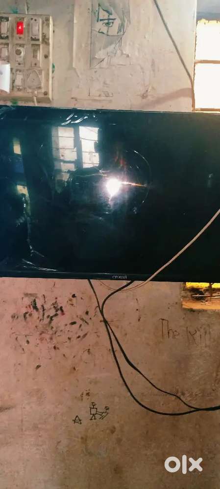 Croma 32 inch display damage