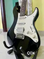 Yamaha EG11 Electric Guitar + Zoom G5n Guitar Processor