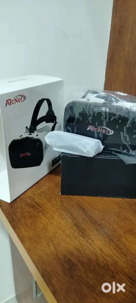 VR Device with bluetooth controller