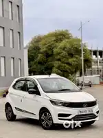 Tata Tiago, 2023, Petrol