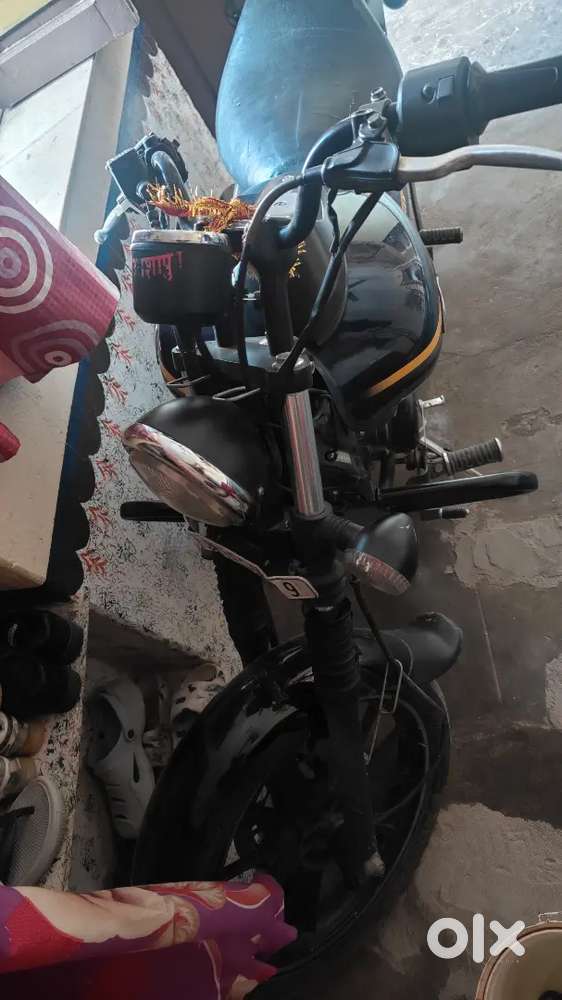 Gadi ek dham fresh h raning hai