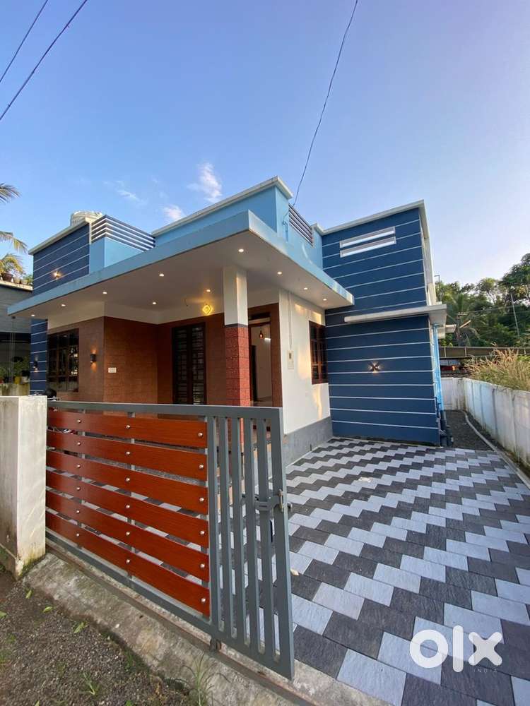 Koonammavu, kottuvally,2 bed house ,10000/month