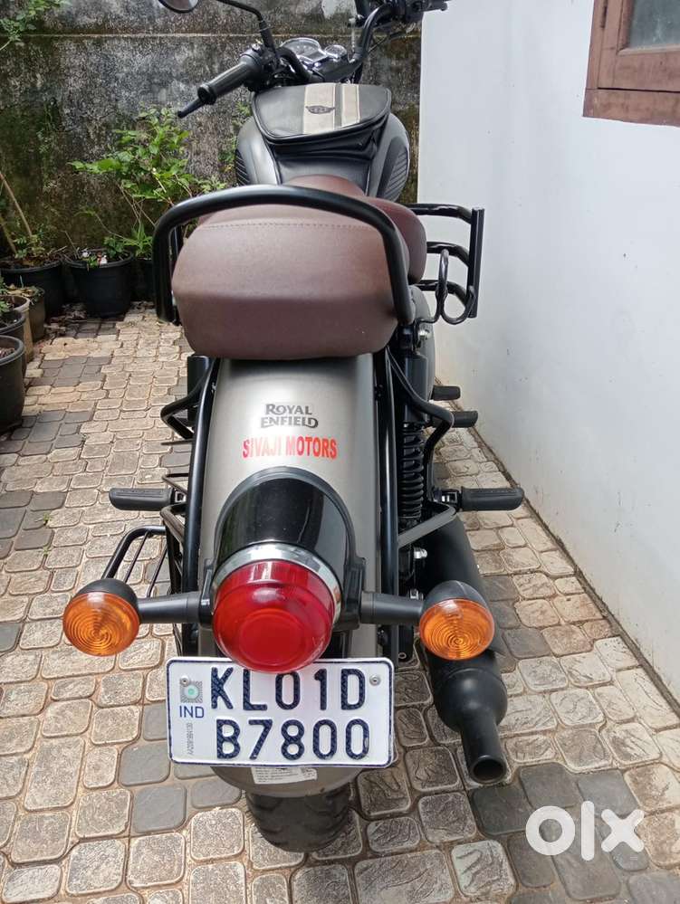 Royal Enfield Classic 350 - Dark Gunmetal Grey-2024 model