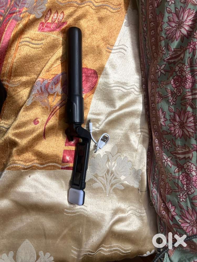 Extendable selfie stick with wireless remote and Tripod stand