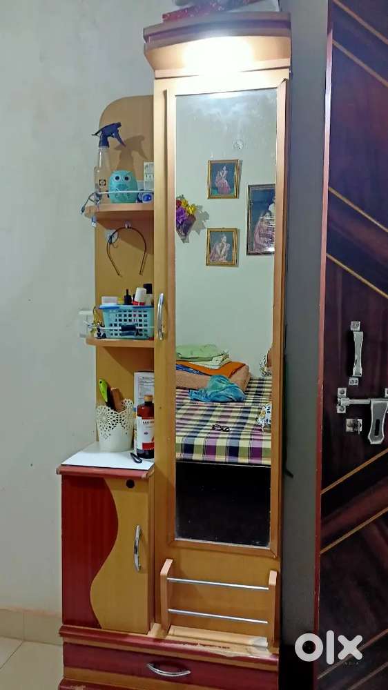 Wooden Dressing Table with Mirror & Storage – Excellent Condition
