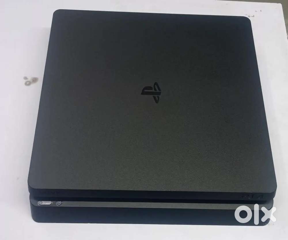 PS4 STANDARD PLAYSTATION 4 1TB 2 JOYSTICKS WITH 14 GAMES