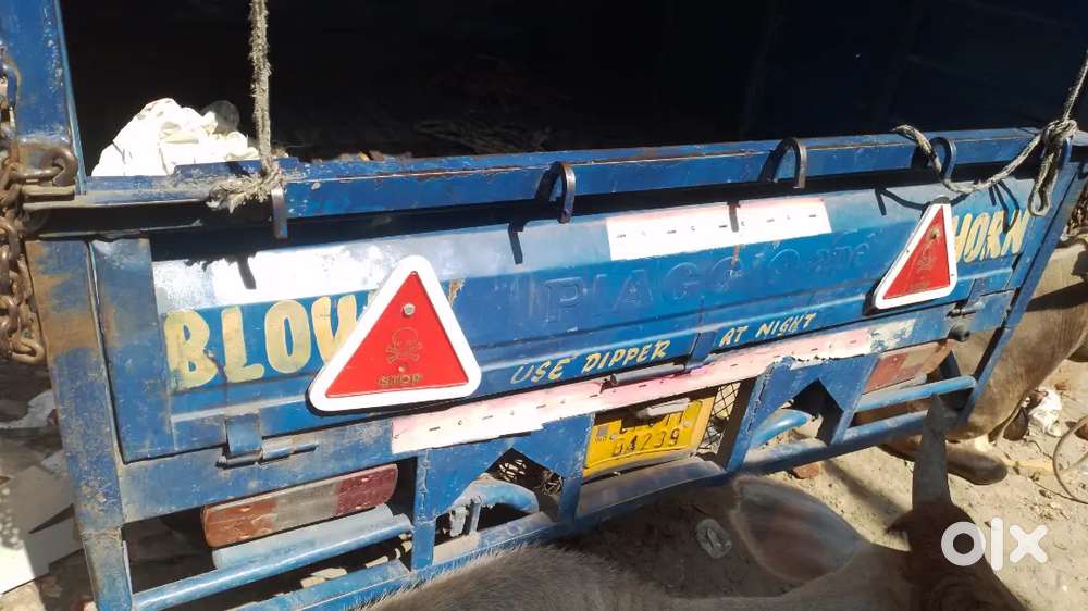 Loading Tempo Three wheeler