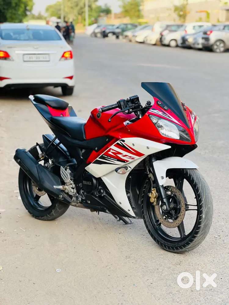 Yamaha R15 v2