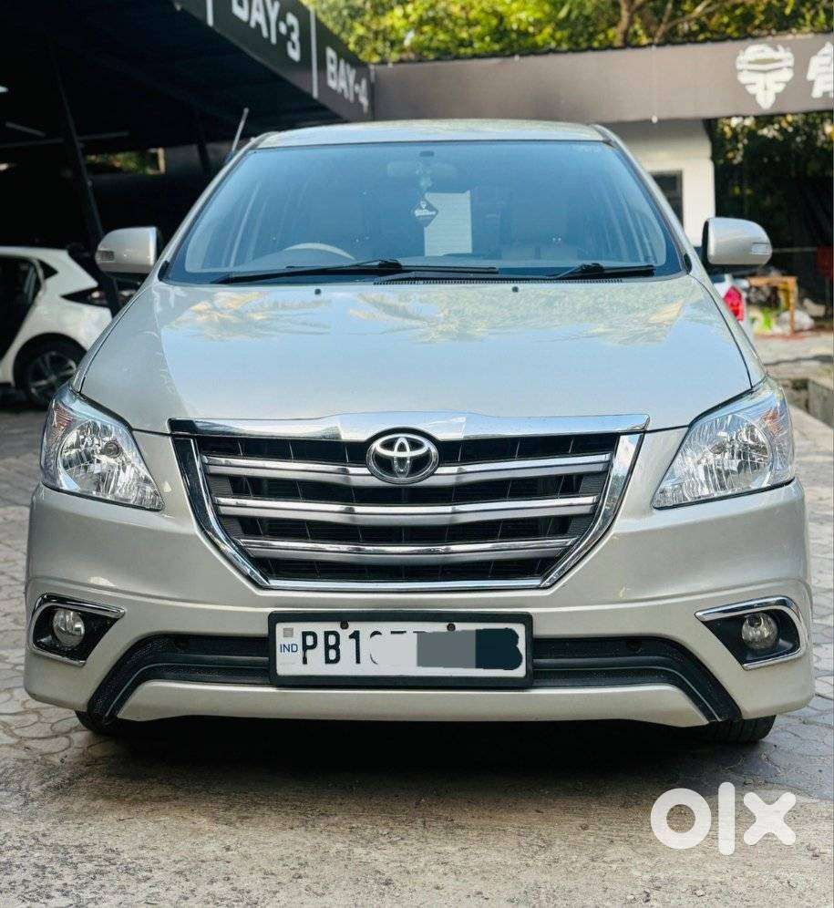 Toyota Innova 2.5 V 7 STR, 2013, Diesel