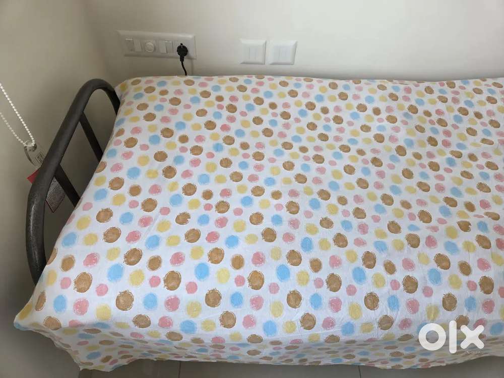 Single bed with mattress