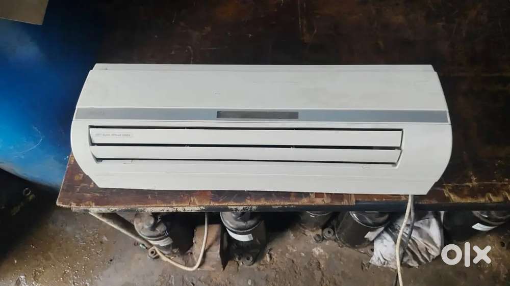Second hand AC with Warranty: 1 Year on Compressor