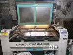 CO2 laser cutting machin