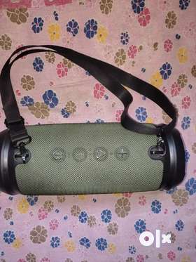 Boat stone 1500 50 watt speaker... Only 3 monthes use.. With good condition.. All ok.. Selling for u...