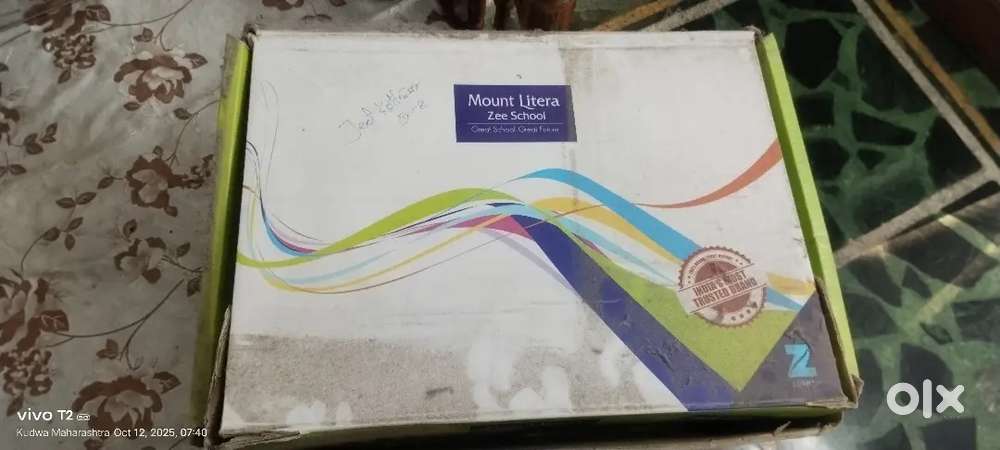 There 7,8 books and nootbook