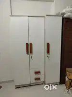 AMEZING 3 DOOR WARDROBE WITH WOODEN HANDLE FROM FACTORY