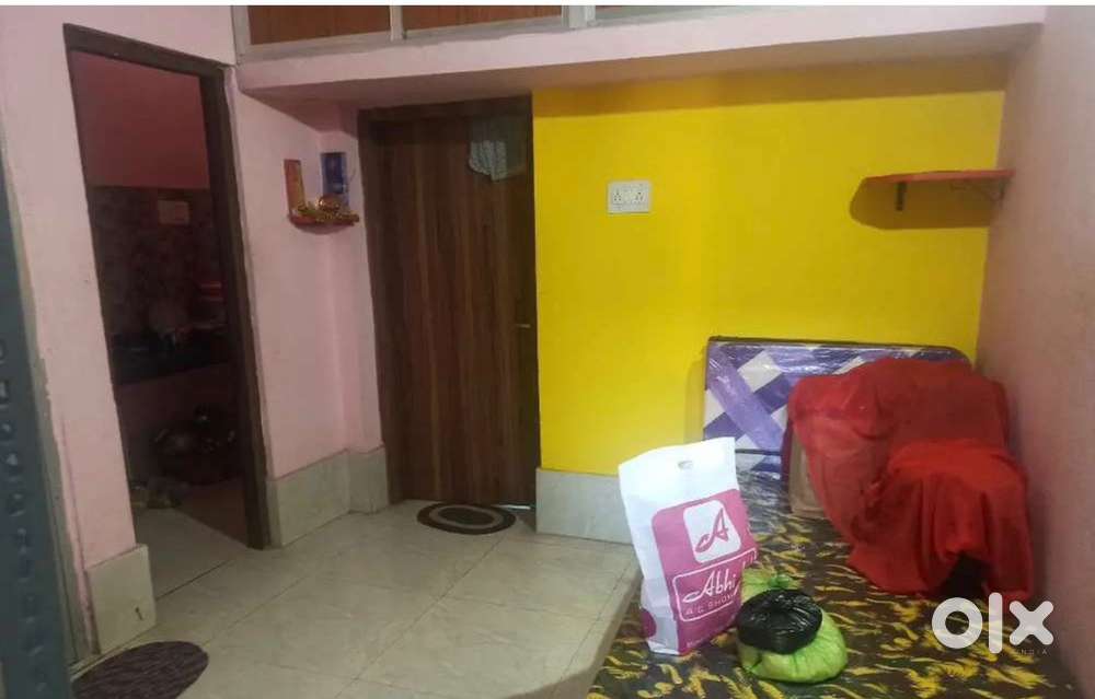 Single bed , single room for girls only