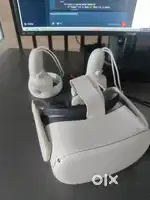 Oculus / Meta Quest 2 with box