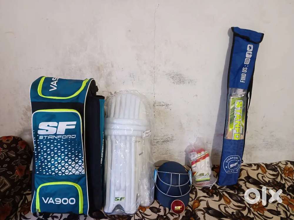Cricket kit New Unused ( M.S.Dhoni signed addition)