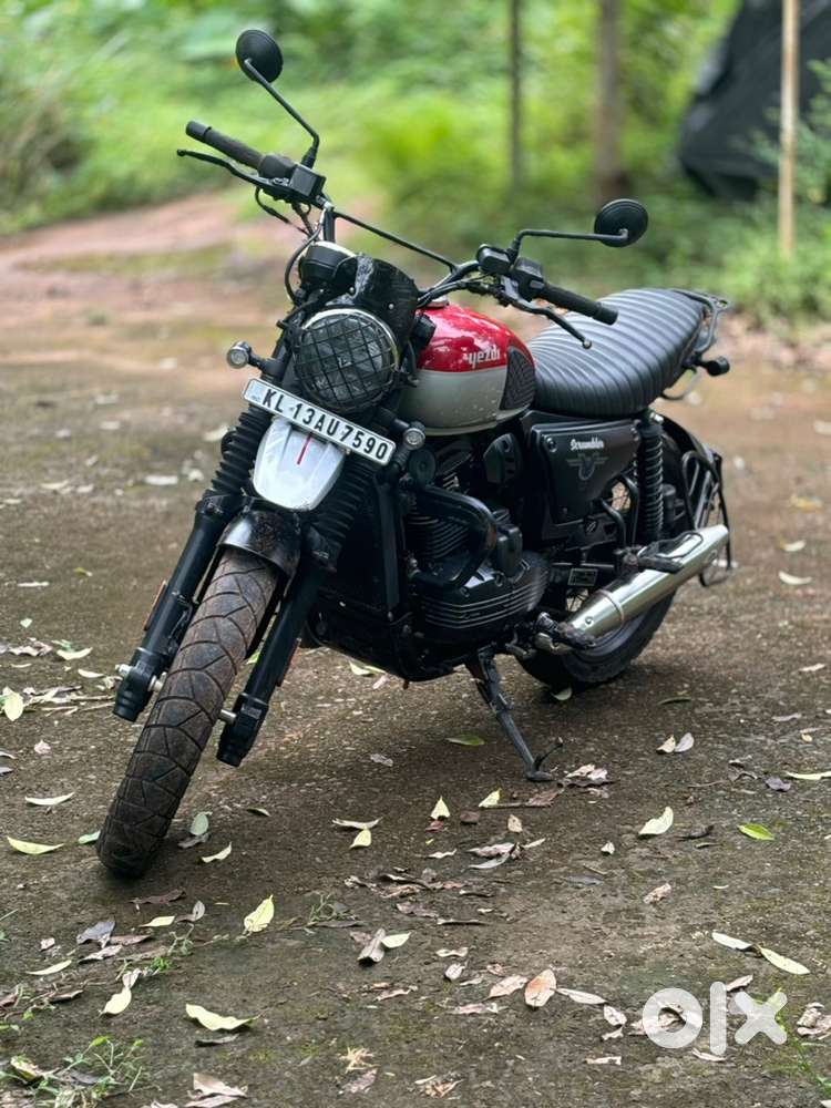 Yezdi scrambler red 2022