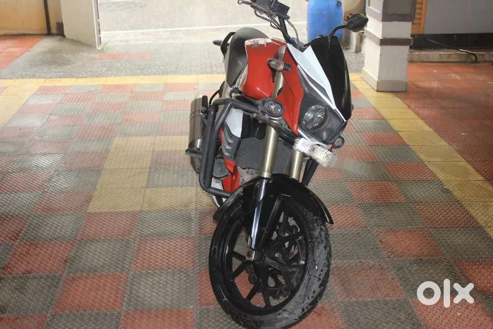 Mahindra Mojo XT300