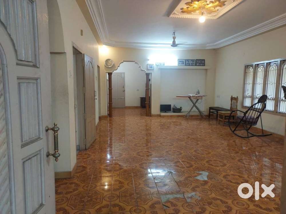 Commercial building for sale