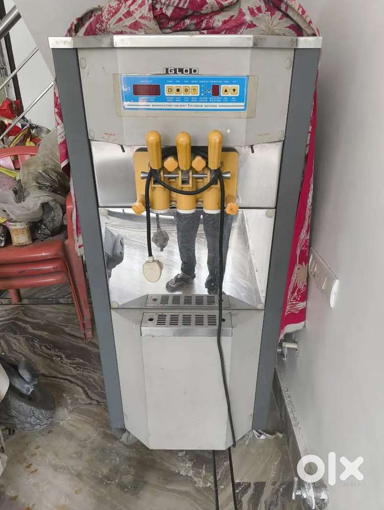 Swirl Cone Icecream Machine with 3 flavours