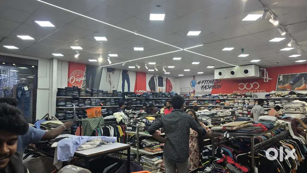 Salesman / Saleswoman Wanted – Discount365 Clothing Store