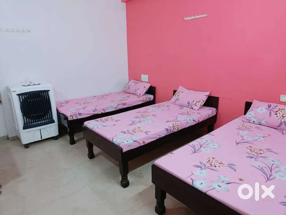 Neat and clean PG available for working or students