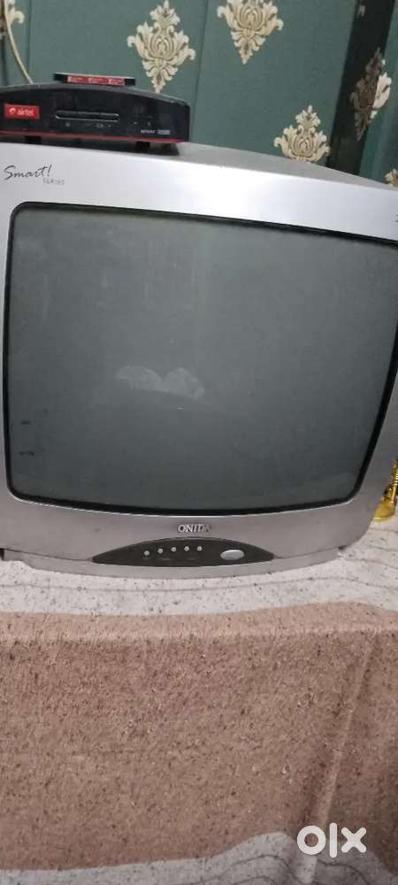 Onida tv 9nyears old