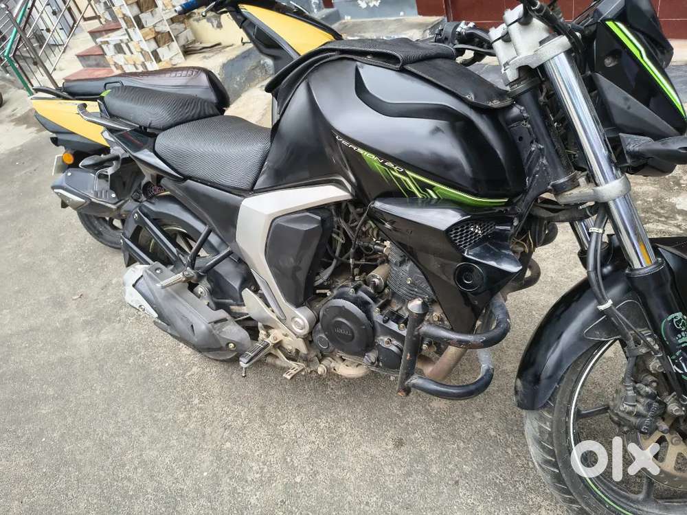 Yamaha FZ V2.