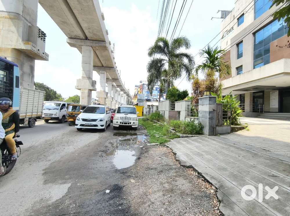 600 square feet GROUND FLOOR shop are office use