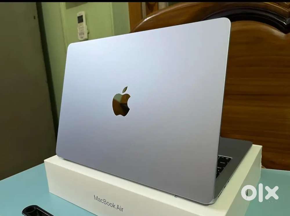 MacBook Air M4 (2025) – 16GB/256GB, Silver, Only 7 Cycles  1.5 Months
