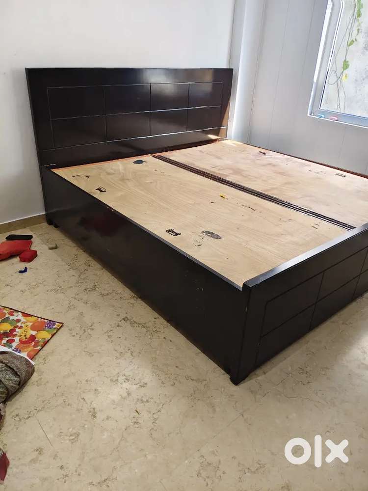 4 month OLD designer bed 6ft / 6ft BOX 16 inch  BRAND NEW HAI 19K