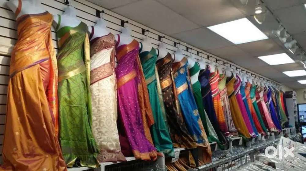 SAREE SHOWROOM VACANCY AVAILABLE IN LUCKNOW LOCATION.