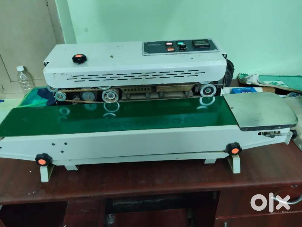 Packing and sealing machine