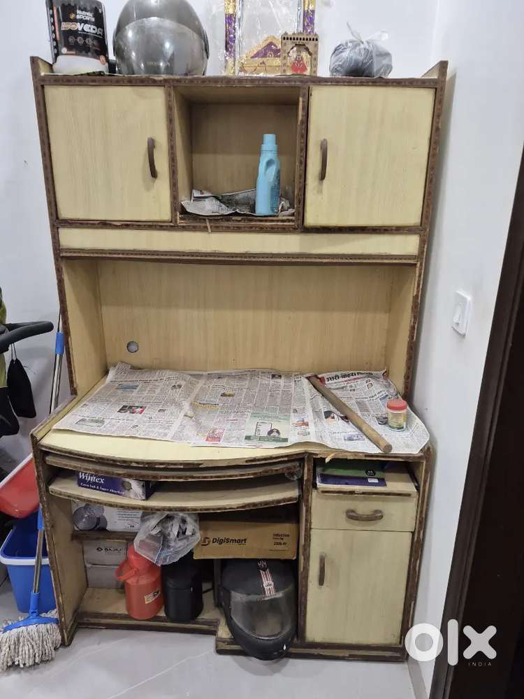 Computer table for sale