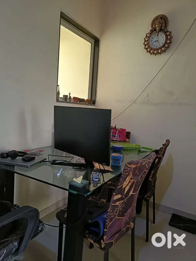 Dining table with glass top 6 seater