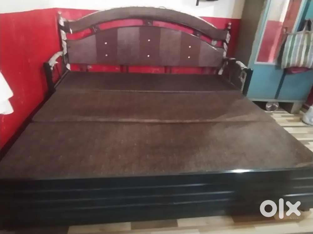 Sofa come bed      7 feet bai 5 feet 6 inch