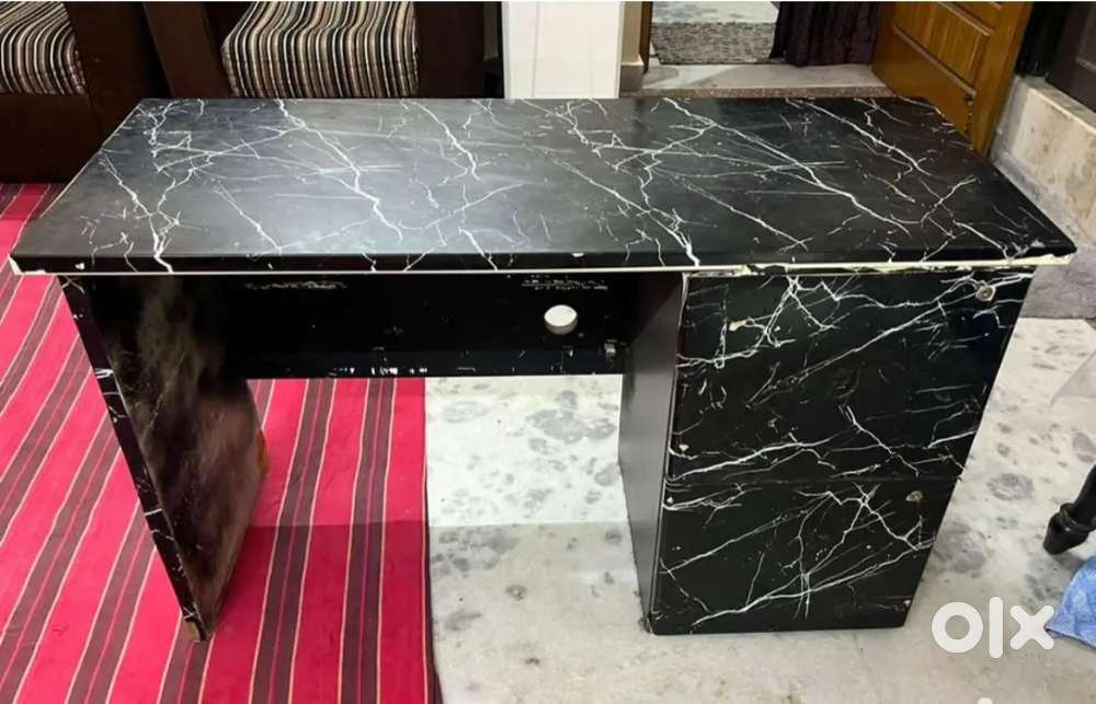 TABLE FOR STUDY AND COMPUTER