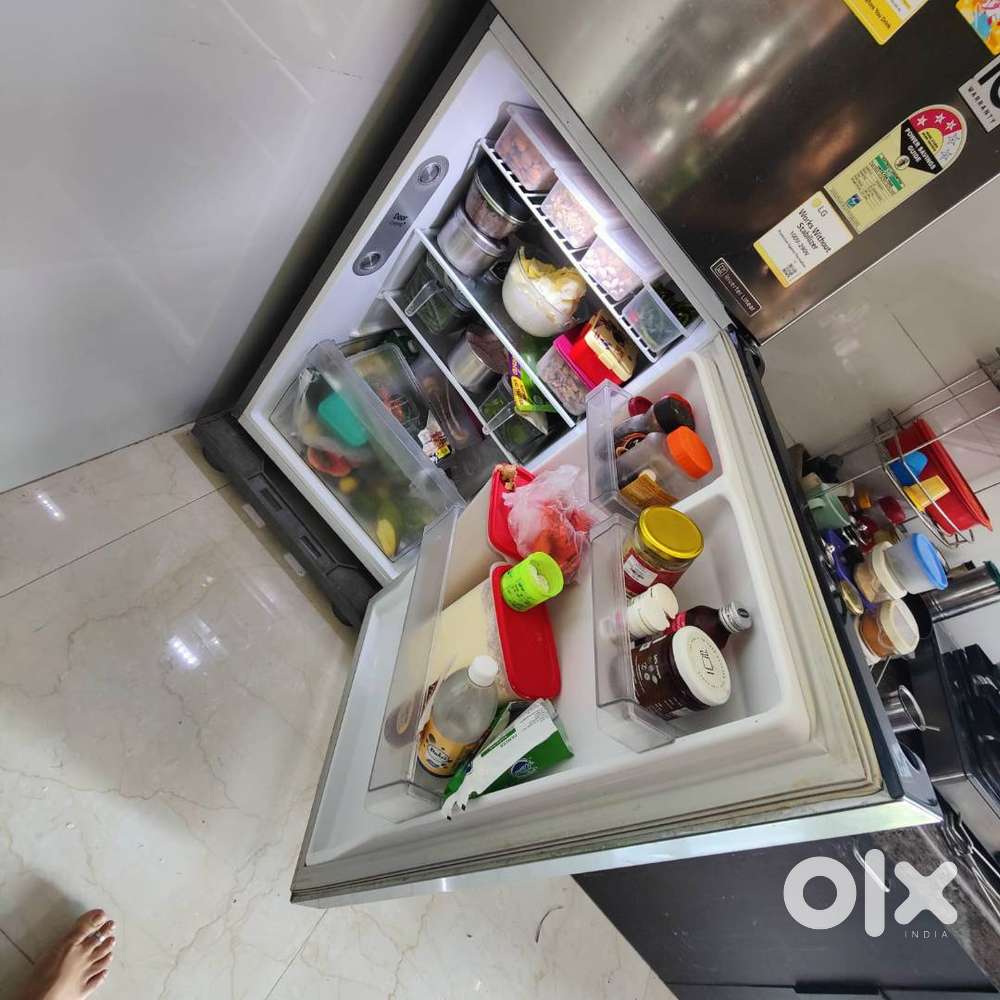 LG 260 liter 3 star frost free double door 7 year old