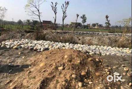 PLOT FOR SALE NEAR HIGHWAY