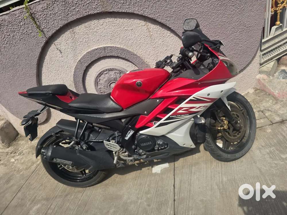 R15 V2 Yahama bike