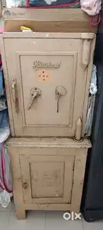 Tijori locker with keys