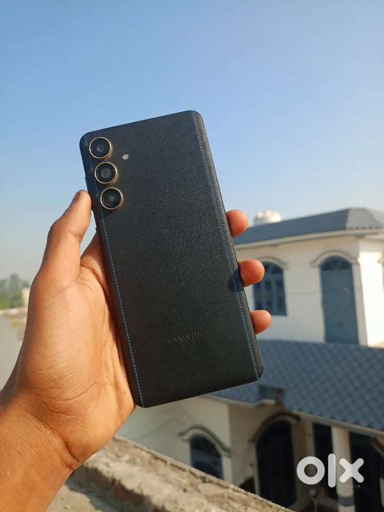 ALL ORIGINAL NO SINGLE SCRACH ON BODY WIT BOX CHARGER BILL