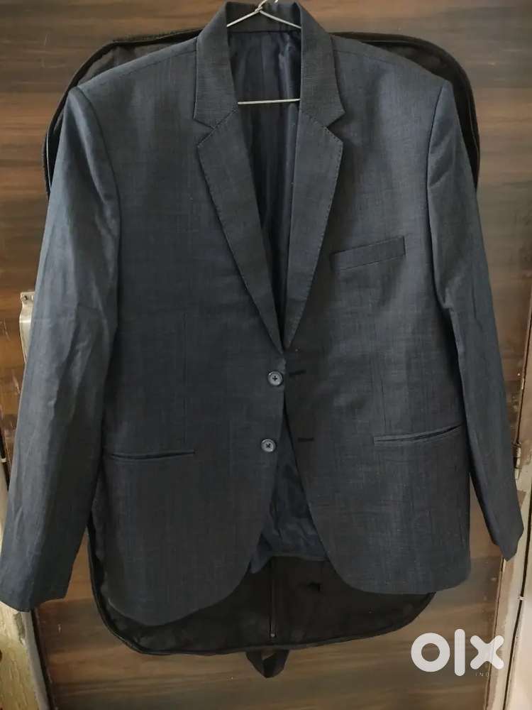 Blazer blackberry Size 42