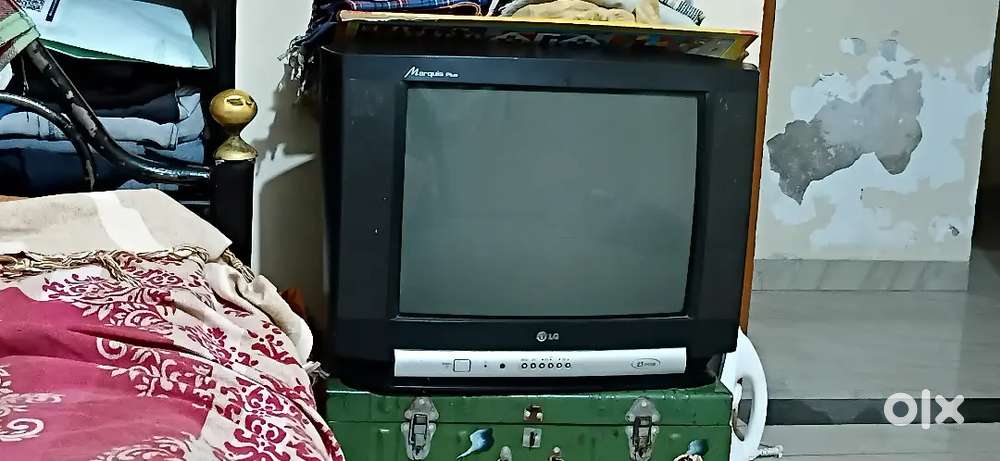 Old tv with black color