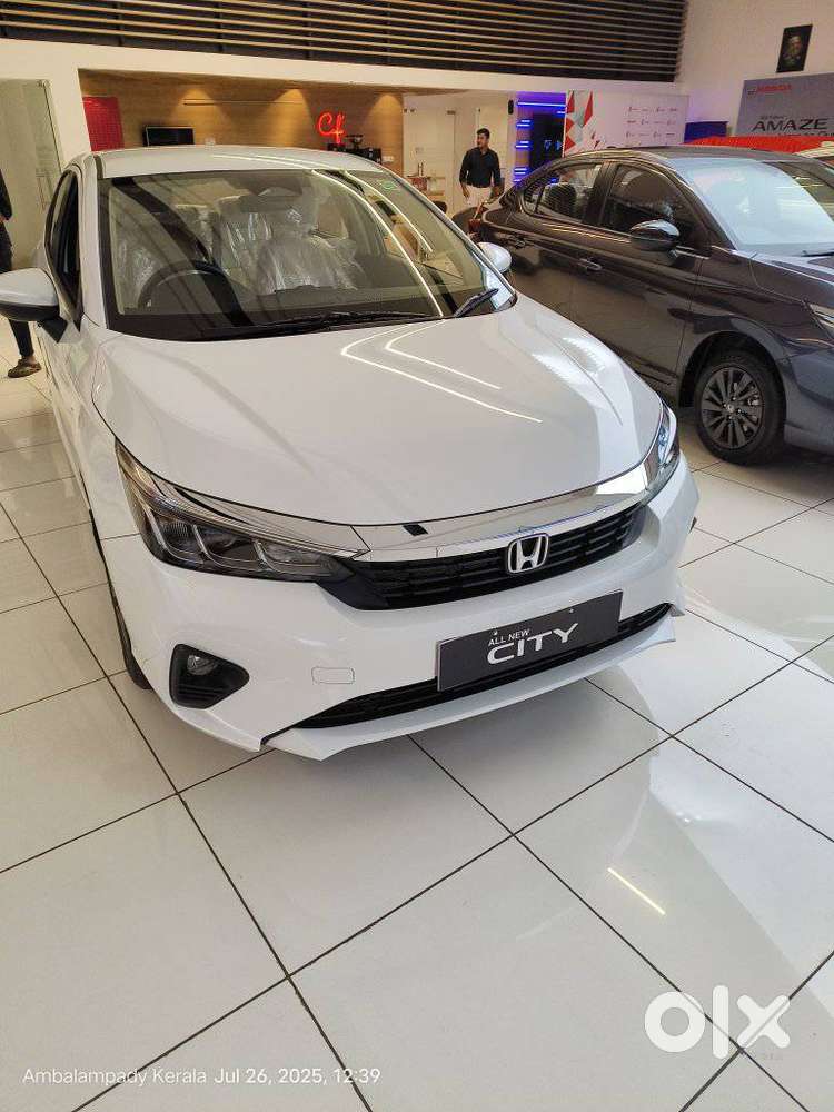 Honda City V Petrol CVT, 2025