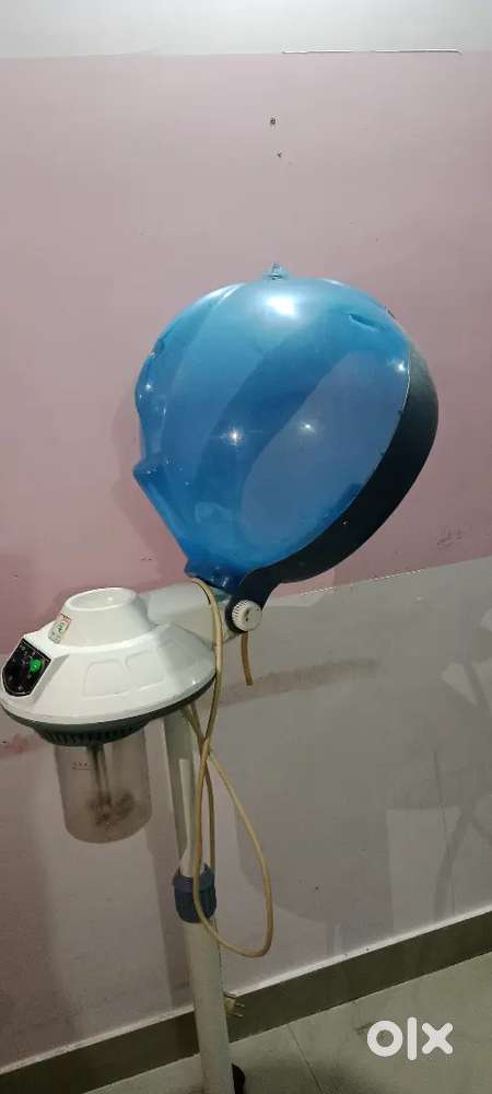 Hair steamer suitable for saloon