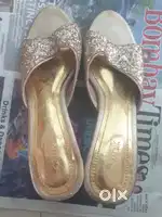City walk wedding wear Golden sandal size 6 orignal price 2999