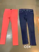 A pair of 2 jeans